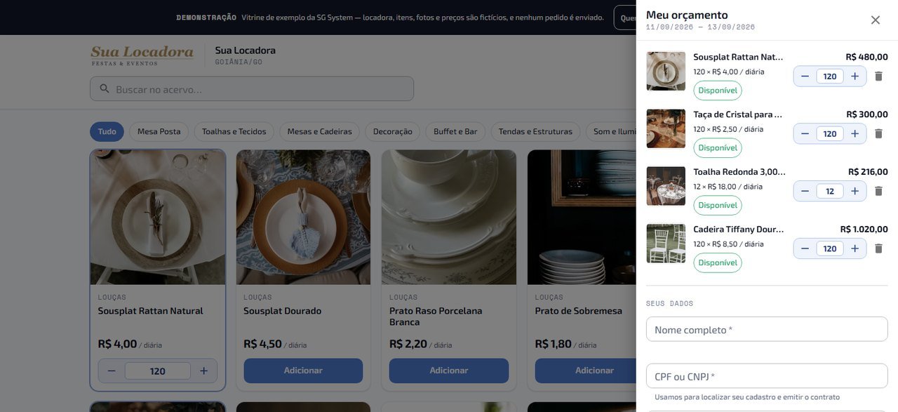 Painel do orçamento no catálogo online: itens escolhidos com foto, quantidade, selo de disponível no período informado e início do formulário de identificação do cliente